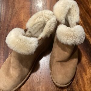 Women uggs.  Tan Shearling Ankle Boots. Ugg.